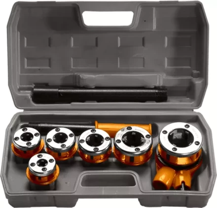 Набор клуппов 1/4"-3/8"-1/2"-3/4"-1"-1, 25" + плашкодержатель с трещоткой, 9 предм  SPARTA 773355 купить в Надыме