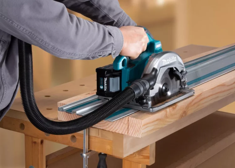 Аккумуляторная дисковая пила Makita XGT HS004GZ01 (без АКБ и ЗУ) купить в Надыме