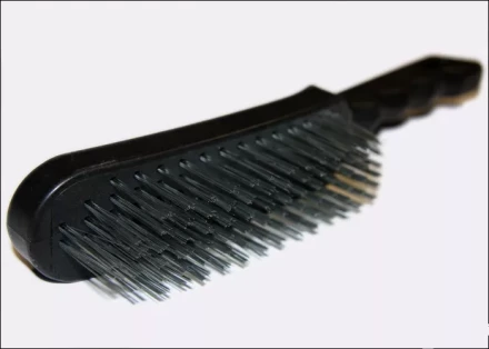Щетка 5-рядная металлическая с пластмассовой ручкой  SPARTA 748675 купить в Надыме