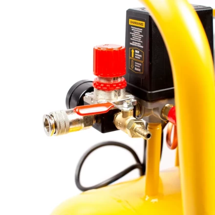 Компрессор воздушный BCI2300/50, ременный привод, 2.3 кВт, 50 литров, 400 л/мин Denzel 58113 купить в Надыме