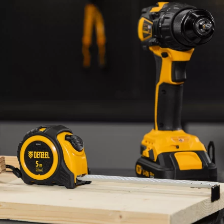 Рулетка Denzel  5м х 25мм, обрезиненный корпус, автоматическая фиксация, 31552 купить в Надыме