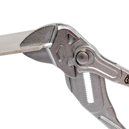 Клещи переставные — гаечный ключ КВТ 180 мм с кнопочной самофиксацией (82147) купить в Надыме