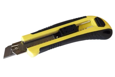 Нож со сменным лезвием 18 мм пластиковый корпус Энкор 9667 9667 купить в Надыме