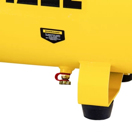 Компрессор воздушный прямой привод DC1700/50, 1.7 кВт, 50 литров, 260 л/мин Denzel 58164 купить в Надыме