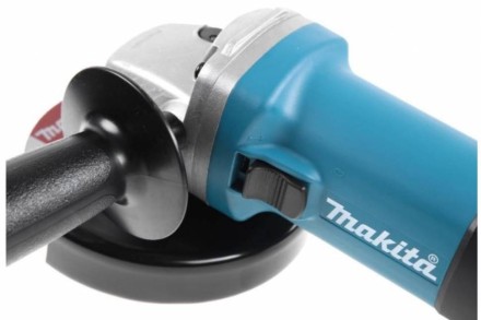 Угловая шлифмашина Makita 9558HNRK купить в Надыме