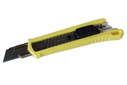 Нож со сменным лезвием 18 мм пластиковый корпус Энкор 9668 9668 купить в Надыме