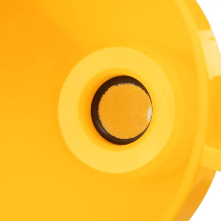 Воронка пластиковая 160 мм с металлическим ситом и гибким наконечником Denzel 537206 купить в Надыме