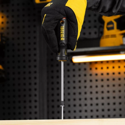 Отвертка, PH1х100 мм, S2, 3к рукоятка Denzel 121747 купить в Надыме