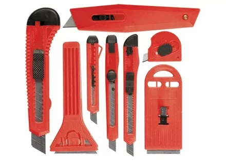 Набор ножей выдвижные лезвия 9 мм - 4 шт, 18 мм - 2 шт, + скребки 40 - 52 мм 2 шт MATRIX 78991 купить в Надыме