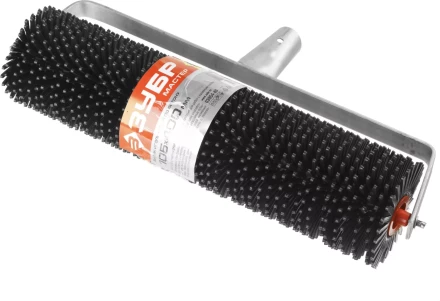 Валик игольчатый ЗУБР "МАСТЕР" по бетону на металлической рамке, под удлинитель, пластмассовые иглы 27мм, 105х400мм 03954-40 купить в Надыме