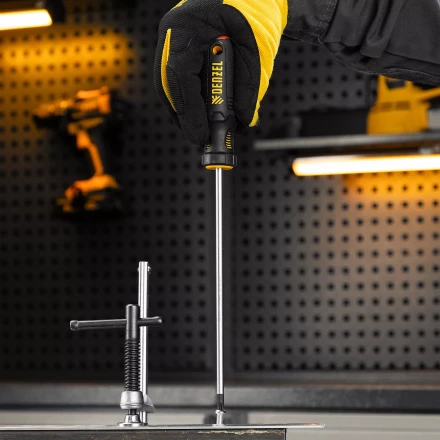 Отвертка, PH2х200 мм, S2, 3к рукоятка Denzel 121827 купить в Надыме