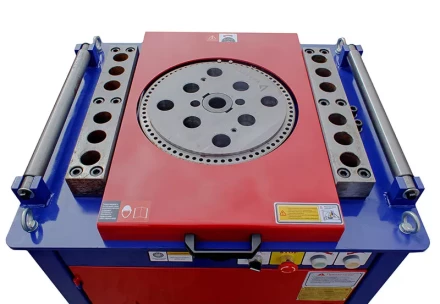 Гибщик арматуры GW42SA с доводчиком 3кВт 380В диаметр  арматуры 42 мм  810х740х880мм  368 кг VEKTOR купить в Надыме