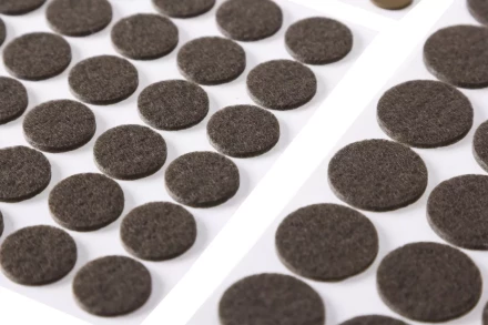 Набор STAYER "COMFORT": Накладки самоклеящиеся на мебельные ножки, 175 шт, коричневые 40916-H175 купить в Надыме