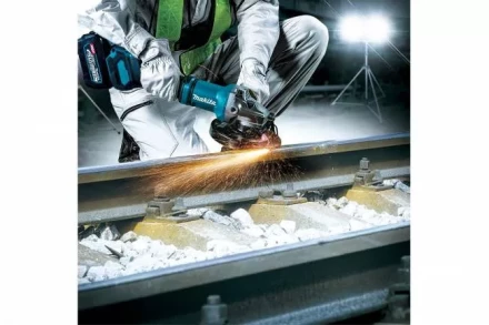 Аккумуляторная угловая шлифовальная машина XGT Makita GA037GZ (без АКБ и ЗУ) купить в Надыме