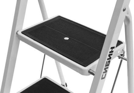 Лестница-стремянка СИБИН стальная c широкими ступенями, 3 ступени 38807-03 купить в Надыме