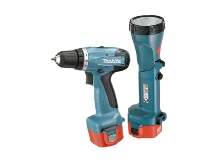 Аккумуляторная дрель-шуруповерт Makita 6271DWALE +Фонарь купить в Надыме