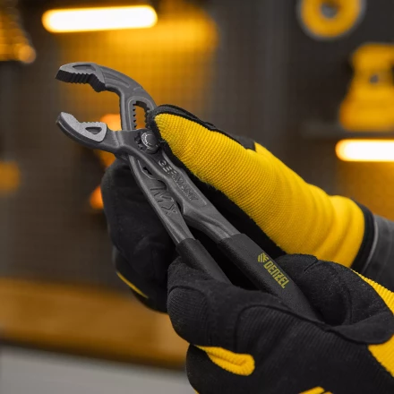 Клещи переставные Denzel 17905, кнопочный механизм, обливные рукоятки, 180 мм купить в Надыме