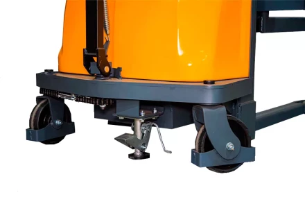 Штабелер гидравлический с электроподъемом 1,5 т 3,0 м XILIN CDD15B-E с раздвижными вилами 1009595 купить в Надыме