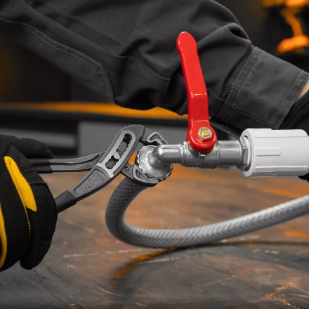 Клещи переставные Denzel 17901, обливные рукоятки, 180 мм купить в Надыме