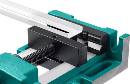 Тиски KRAFTOOL станочные трехсторонние 32716-100 купить в Надыме