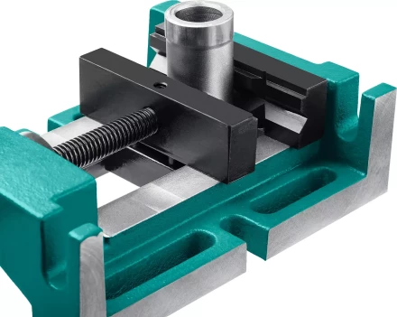 Тиски KRAFTOOL станочные трехсторонние 32716-100 купить в Надыме