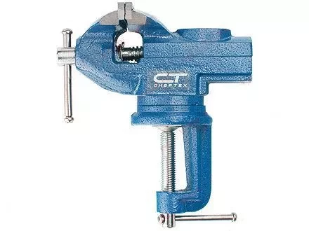 Тиски слесарные настольные поворотные ширина рабочих губок 65мм наковальня  СИБРТЕХ 18672 купить в Надыме