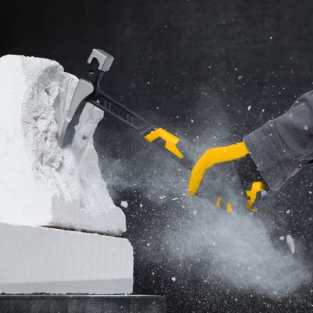 Молоток каменщика Denzel 10633, 680 г, цельнокованый, двухкомпонентная обрезиненная рукоятка купить в Надыме