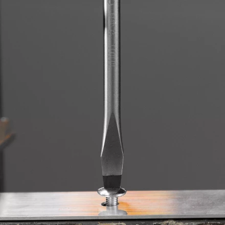 Отвертка Denzel, SL8x150 мм, S2, 3к рукоятка, 122007 купить в Надыме