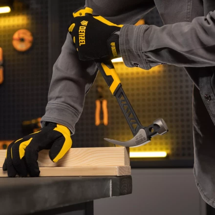 Молоток-гвоздодёр Denzel 10466, 450 г, цельнокованый,боек с магнитом, двухкомп. обрезин. рук-ка купить в Надыме