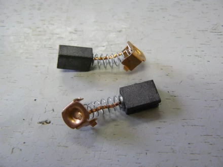 Щетка графитовая (пара) 11x5x8 Применение купить в Надыме