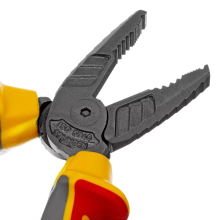 Плоскогубцы комбинированные Denzel 17085, диэлектрические трехкомпонентные рукоятки до 1000 В, 165 мм купить в Надыме