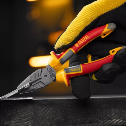 Плоскогубцы комбинированные Denzel 17085, диэлектрические трехкомпонентные рукоятки до 1000 В, 165 мм купить в Надыме