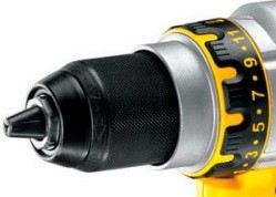 Дрель-винтоверт аккумуляторная DeWalt DCD 932 М2 купить в Надыме