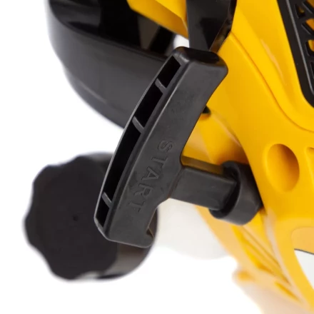 Триммер бензиновый DTL-33S, 33 см3, разъемная штанга, состоит из 2 частей Denzel 96262 купить в Надыме