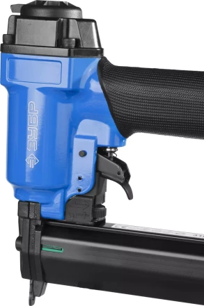 Степлер (гвозде/скобозабиватель) пневматический для скоб тип 55 (16-30 мм) и тип 300 (10-35 мм) 3192 серия ПРОФЕССИОНАЛ купить в Надыме