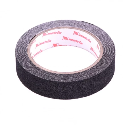 Лента клейкая противоскользящая черная 25 мм x 5 м Matrix 88705 купить в Надыме