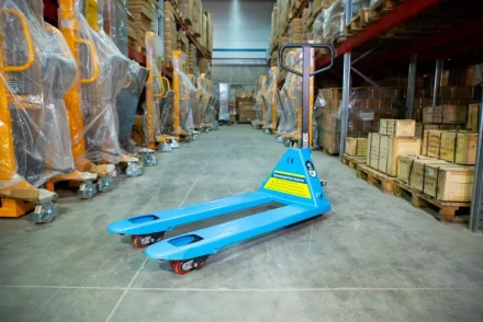 Тележка гидравлическая 2500 кг 1150 мм полиуретановые колеса TOR RHP(BF) PRO 1001602 купить в Надыме