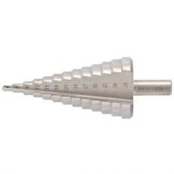 Сверло ступенчатое 4-6-9-12-15-18-21-24-27-30-33-36-39 мм Р6М5 трехгранный хвостовик Барс 72363