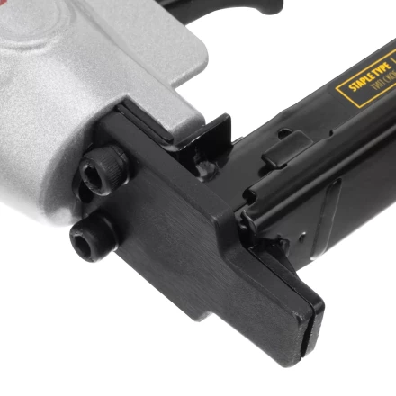 Степлер пневматический Denzel  PS8016 для прямоугольных скоб 21GA от 6 до 16 мм 57400 купить в Надыме