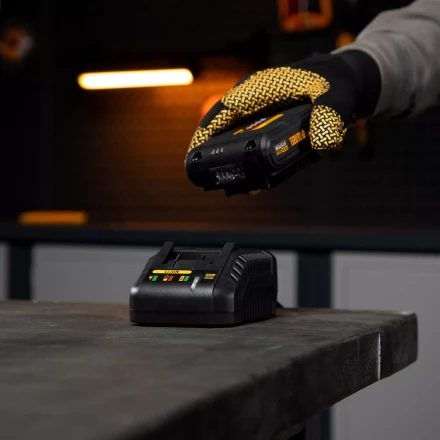 Устройство зарядное для аккумуляторов Denzel IBC-18-2.3, Li-Ion, 18 В, 2.3 А 28453 купить в Надыме