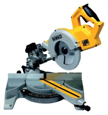 Пила торцовочная DeWALT  DWS 777-QS купить в Надыме