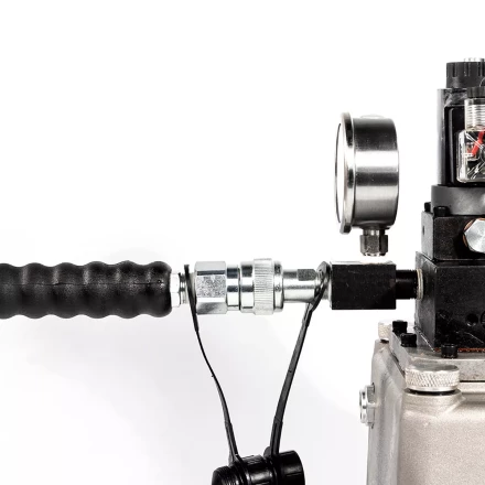 Насосная гидравлическая станция КВТ ПМЭ-7020у объем маслобака 2.0 л с удержанием (79664) купить в Надыме