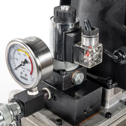 Насосная гидравлическая станция КВТ ПМЭ-7020у объем маслобака 2.0 л с удержанием (79664) купить в Надыме