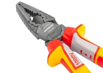 Плоскогубцы комбинированные, диэлектрические трехкомпонентные рукоятки до 1000 В, 180 мм GROSS 16989 купить в Надыме