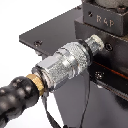 Насосная гидравлическая станция КВТ ПМЭ-7100У объем маслобака 10.0 л с удержанием (230 В/50 Гц) (91799) купить в Надыме