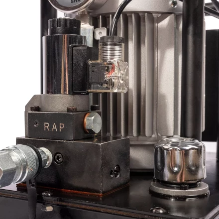 Насосная гидравлическая станция КВТ ПМЭ-7100У объем маслобака 10.0 л с удержанием (230 В/50 Гц) (91799) купить в Надыме