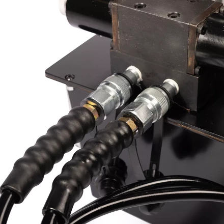 Насосная гидравлическая станция двухканальная КВТ ПМЭ-7100-К2 объем маслобака 10.0 л (230 В/50 Гц) (91800) купить в Надыме