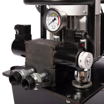 Насосная гидравлическая станция двухканальная КВТ ПМЭ-7100-К2 объем маслобака 10.0 л (230 В/50 Гц) (91800) купить в Надыме