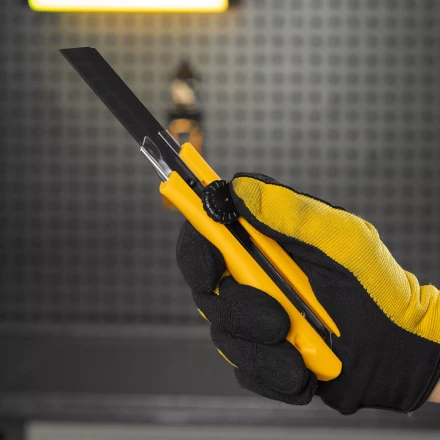 Нож Denzel, 18 мм, сменное лезвие, SK4, метал. направляющая, винтовой фиксатор, 78943 купить в Надыме