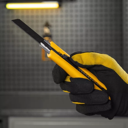 Нож Denzel, 18 мм, сменное лезвие, SK4, метал. направляющая, нажимной фиксатор, 78942 купить в Надыме